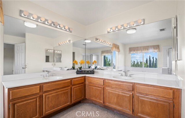 Building Photo - 5637 Redwood Ave