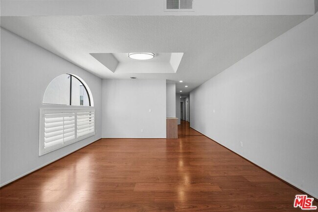 Building Photo - 14572 Dickens St