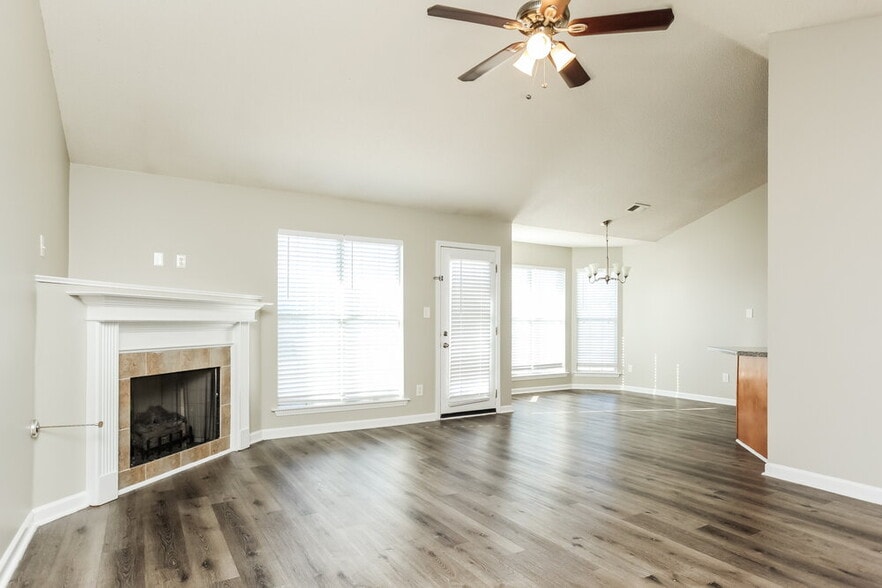 Building Photo - 6325 Sandbourne E