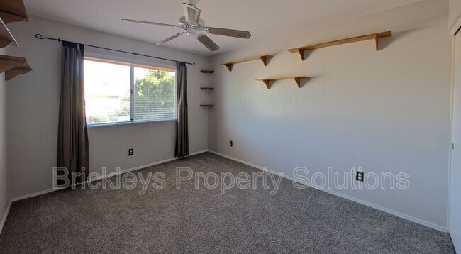 Building Photo - 2340 W Myrtle Dr