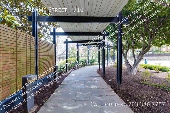 Building Photo - 2030 N Adams St