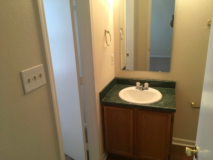 Building Photo - 10879 Walnut Grove Bend