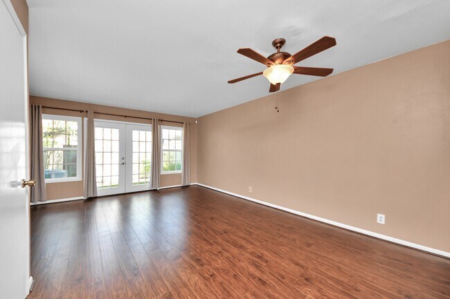 Building Photo - 6334 Chevy Chase Dr