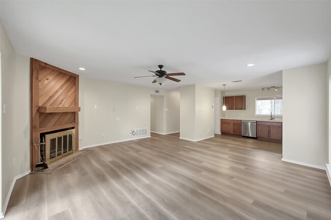 Building Photo - 67 Marabou Pl