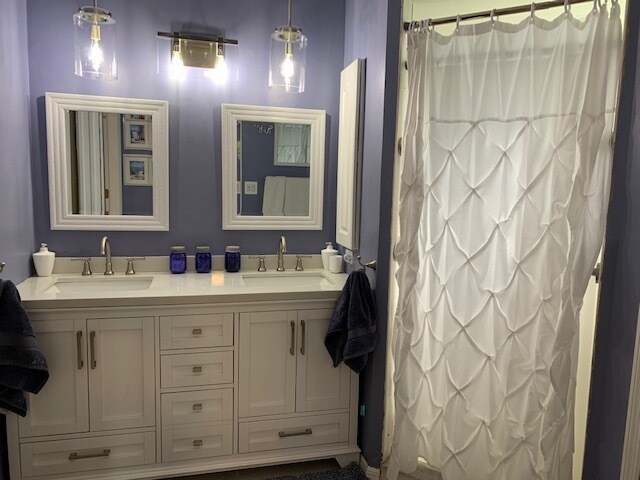 Master Bedroom Bath - 704 SW 11th Pl