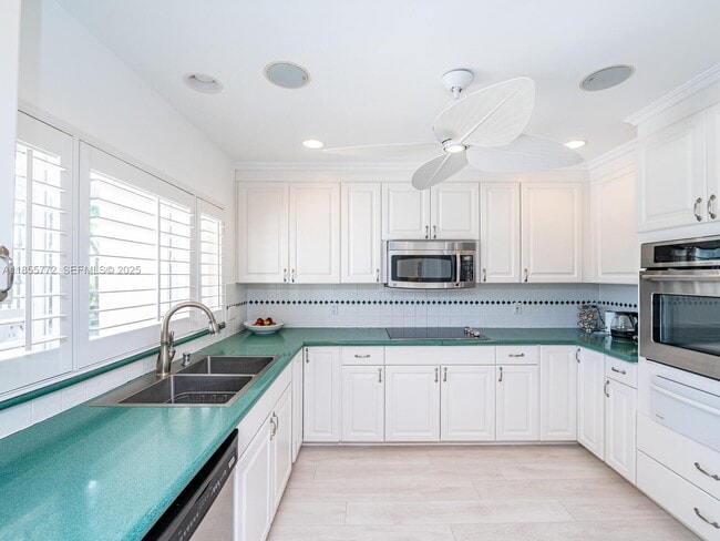 Building Photo - 2118 NE 15th St