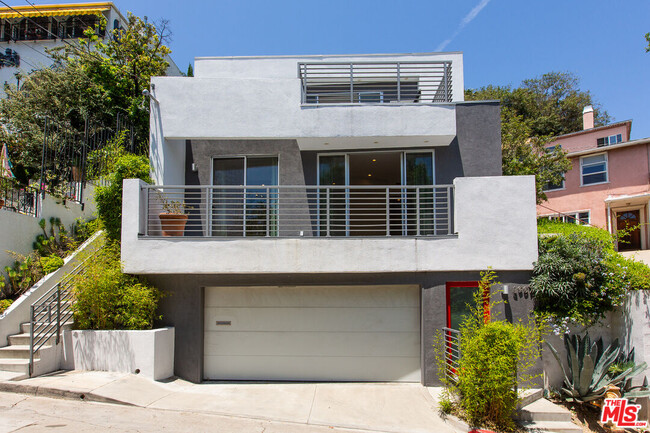 Building Photo - 3907 De Longpre Ave