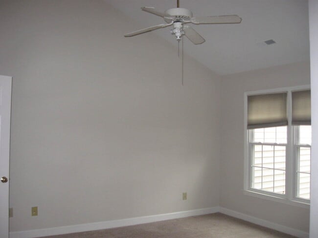 Building Photo - One Story Townhouse in Adams Farm