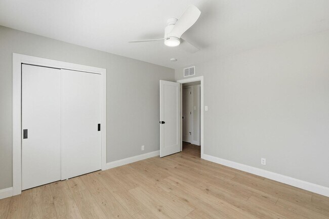 Building Photo - 6819 E Paradise Pkwy