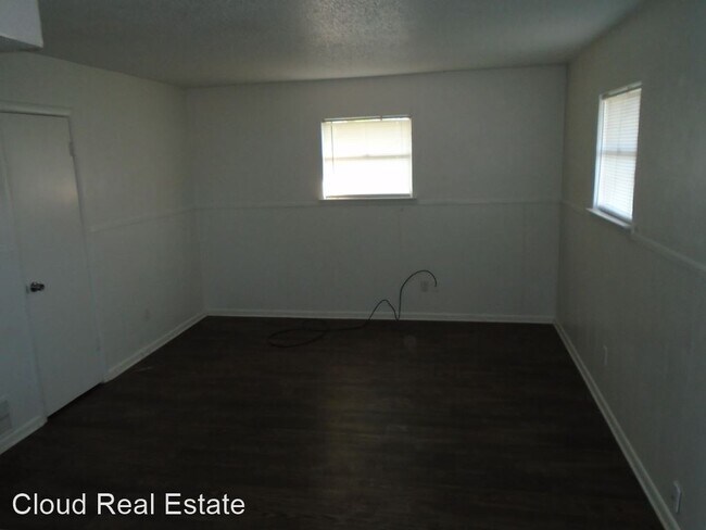 Building Photo - 901 Harley Dr