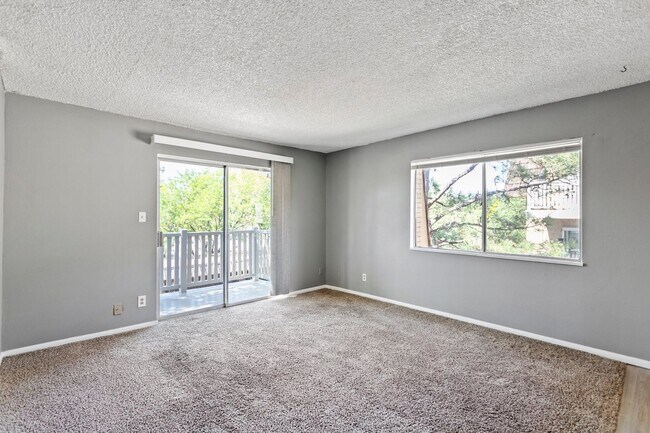 Building Photo - 2 bed / 1 bath - Whispering Pines Condo