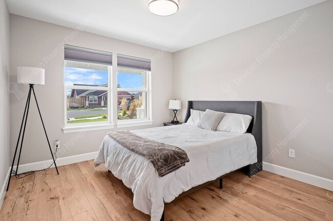 Building Photo - 3BR - 2BA Modern Living in a Quiet Cul-de-Sac