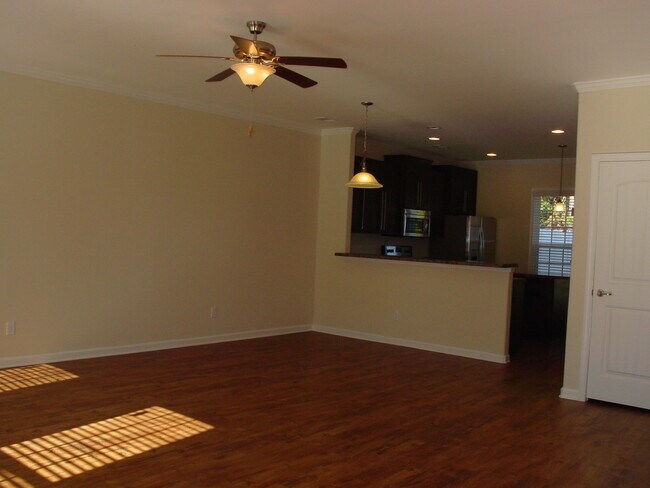 Building Photo - 104 Ventura Pl