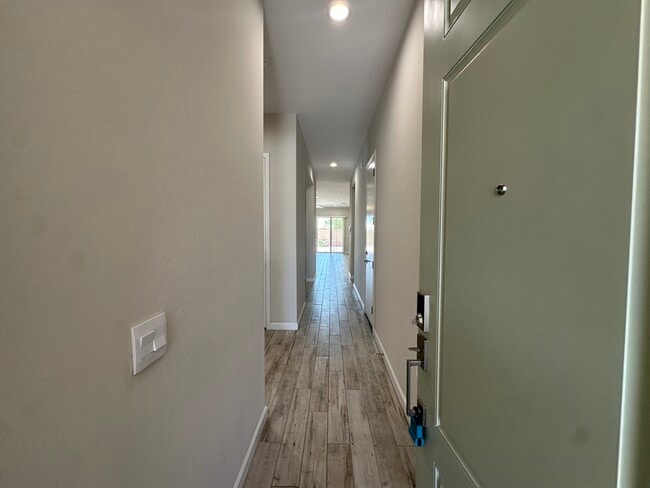 Building Photo - 10319 W Harmony Ln