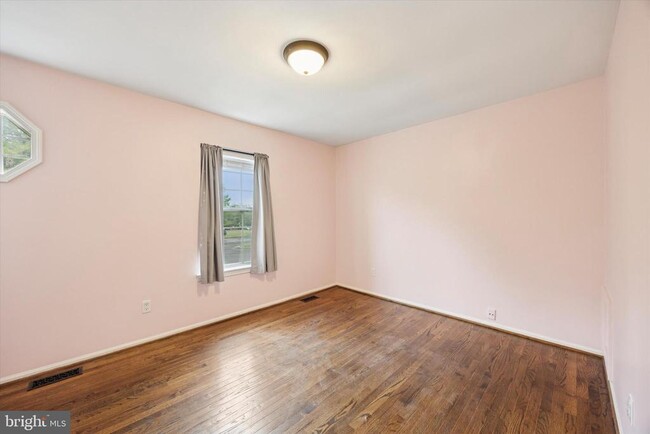 Building Photo - 175 Leedom Way