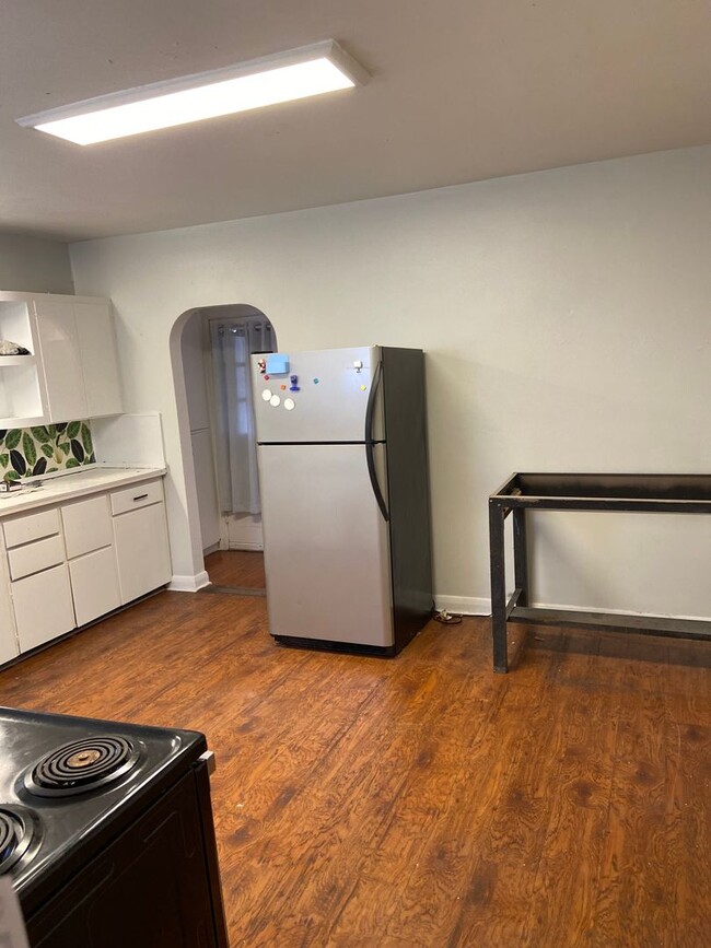 Building Photo - North Hyde Park Three Bedroom Bungalow in Plant High School District