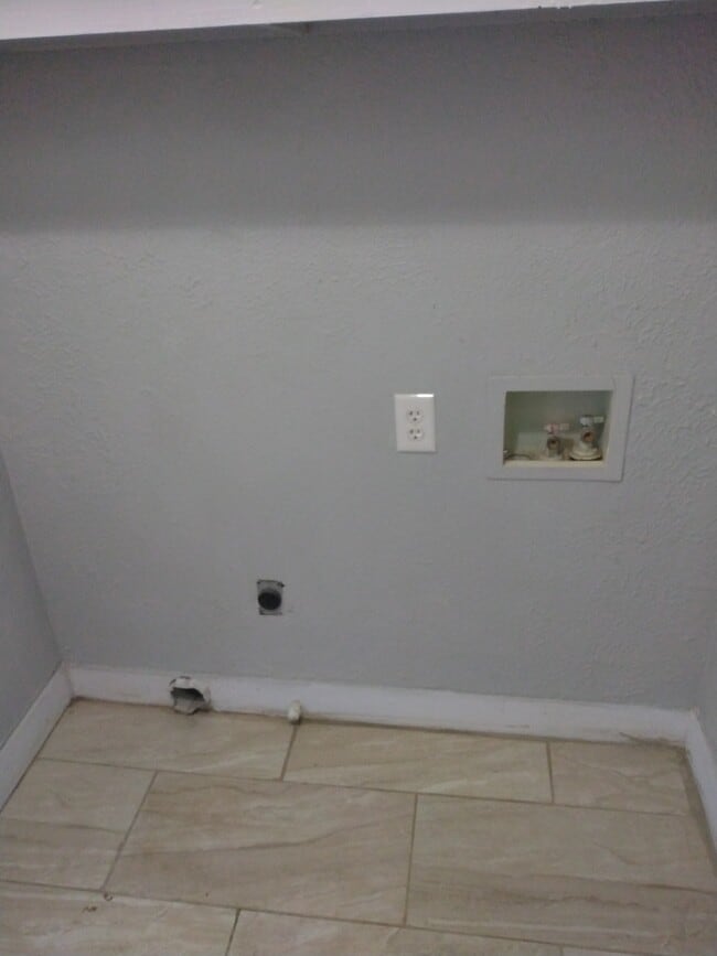 Building Photo - 5940 Llano Ave