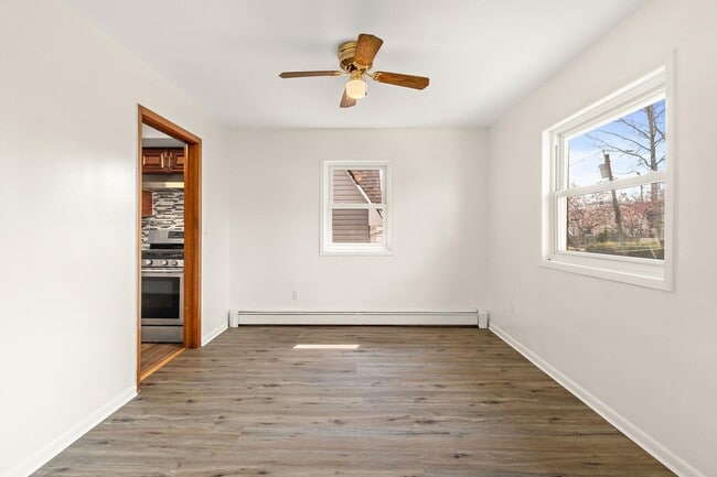 Building Photo - 184 Central Ln