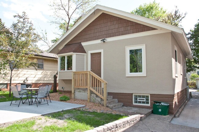 Building Photo - Charming 4-Bed Minneapolis Home with Hardwood Floors & Finished Basement