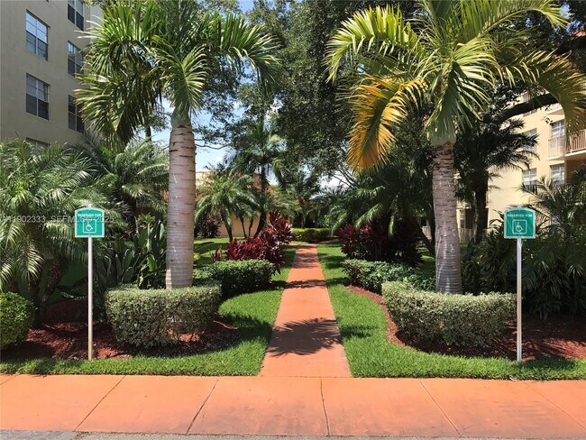 Building Photo - 13120 SW 92nd Ave