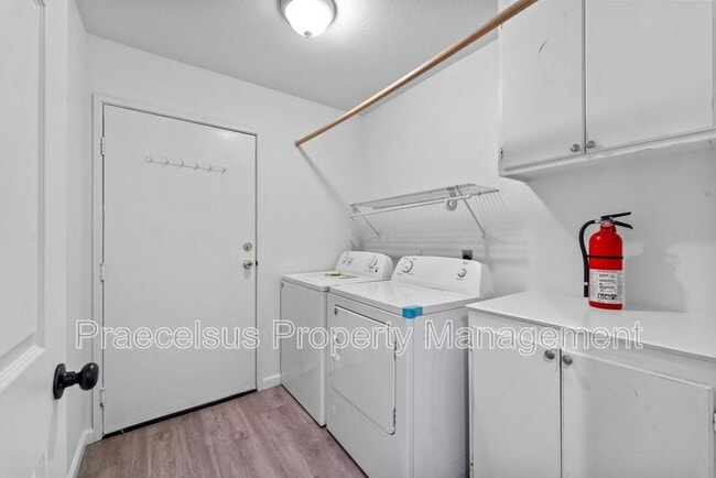 Building Photo - 2394-A Greenbriar Dr