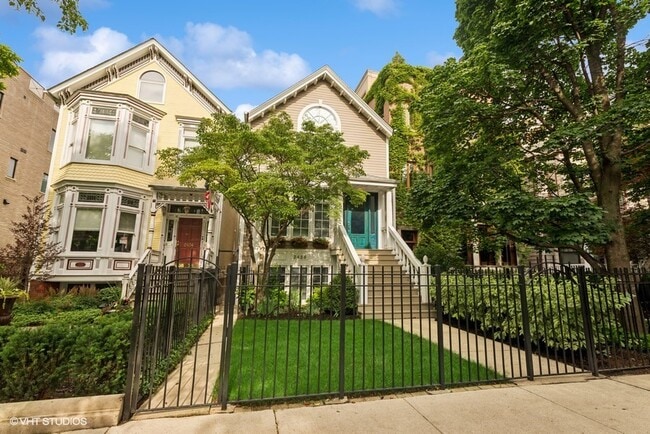 Building Photo - 2426 N Burling St