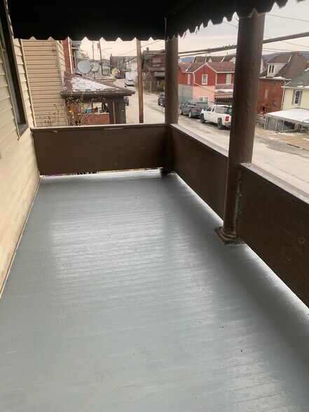 Building Photo - 318 W 8th Ave