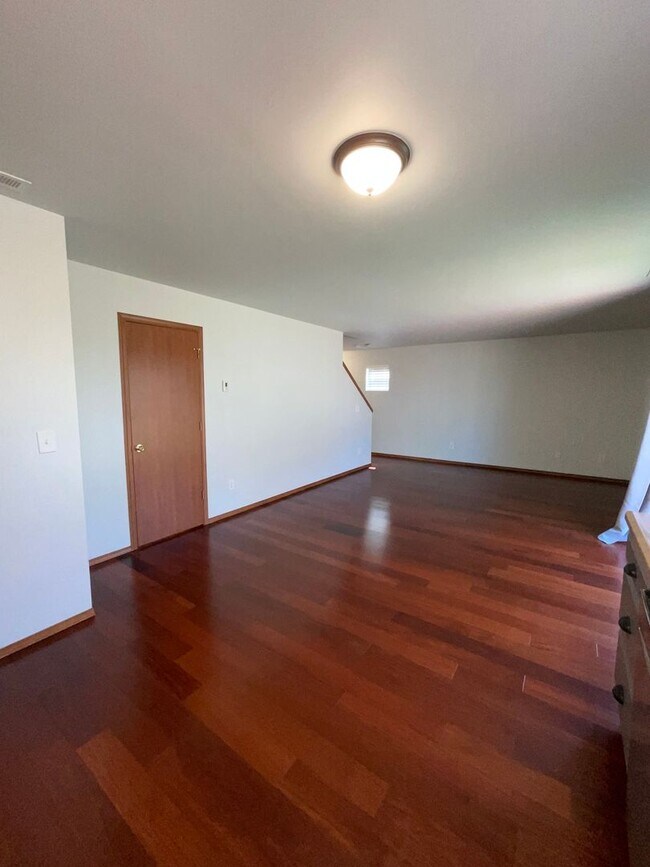 Building Photo - Just in Time for School!!! Beautifully Lan...