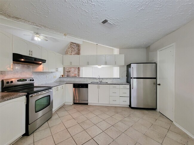 Building Photo - 9415 Beckford Dr