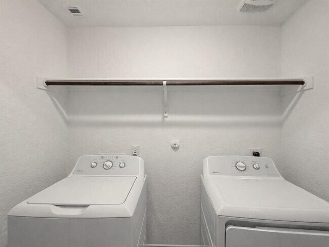 Building Photo - 5910 Antonio Pl