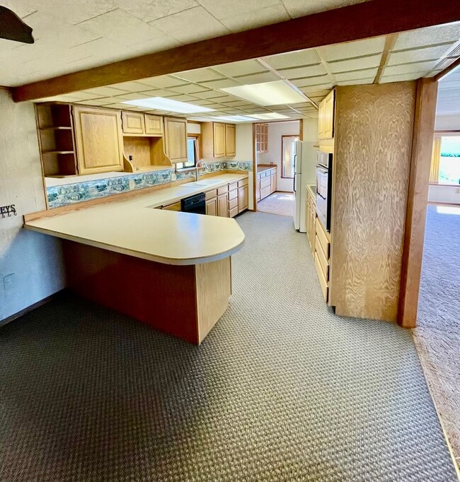 Building Photo - Rural living at its finest!  Large 3bdrm 2...