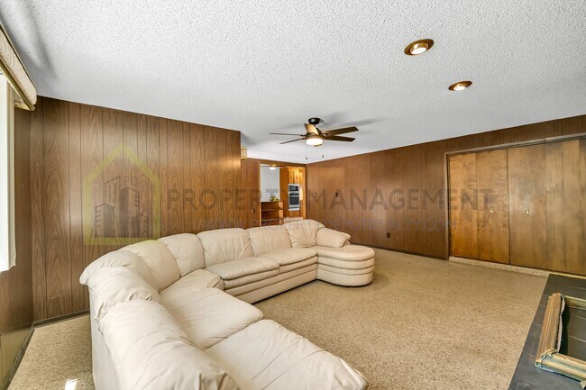 Building Photo - Charming 3-Bed Ranch Home with room for 4t...