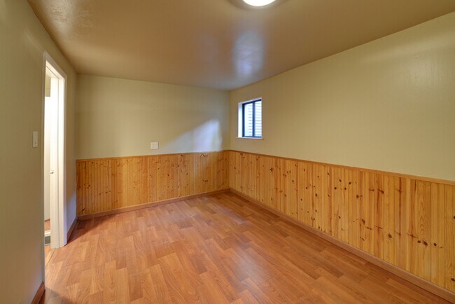 Building Photo - Updated 3 Bed 2.5 Bath North Boulder Townhome!