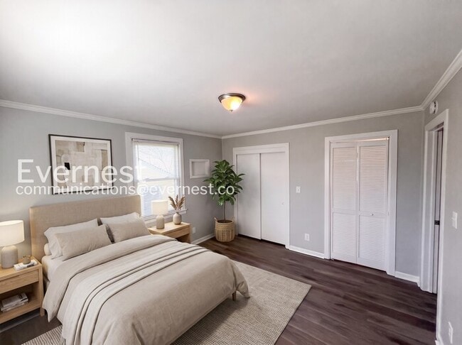 Building Photo - 3 Bed/1.5 Bath Home with Off-Street Parking / Pet-Friendly / Coming Soon!