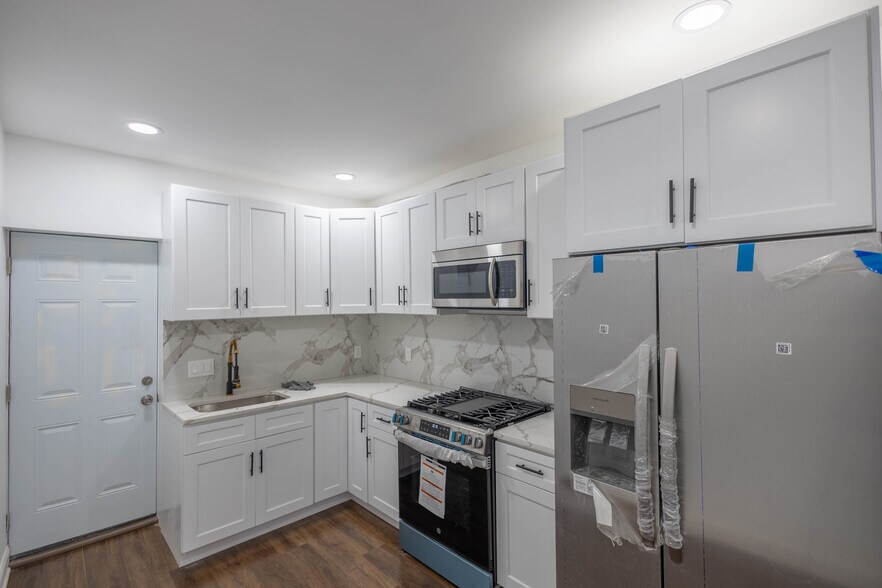 Building Photo - 3205 E Monument St