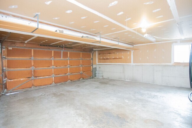 Building Photo - Really Nice 4 bedroom 3 Bath Home on Spacious Lot!