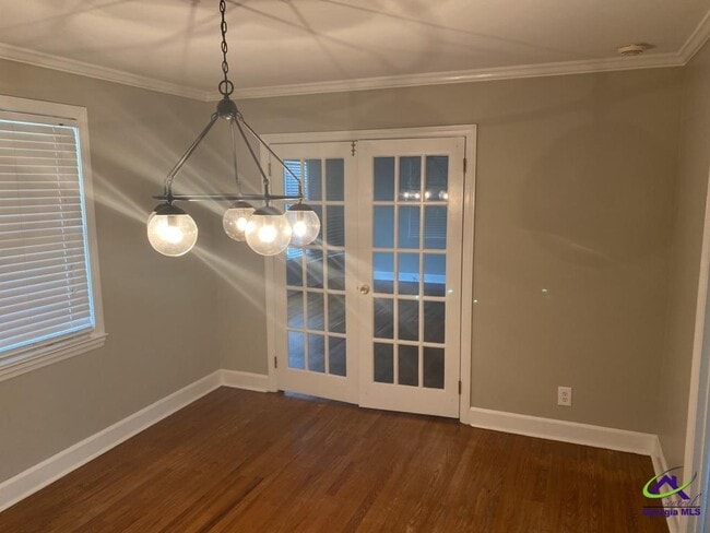 Building Photo - 2740 Northwoods Dr S