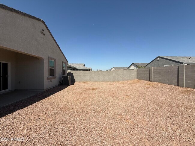 Building Photo - 2474 W Sable Ave