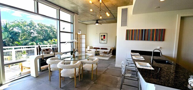 Building Photo - 365 SE 6th Ave