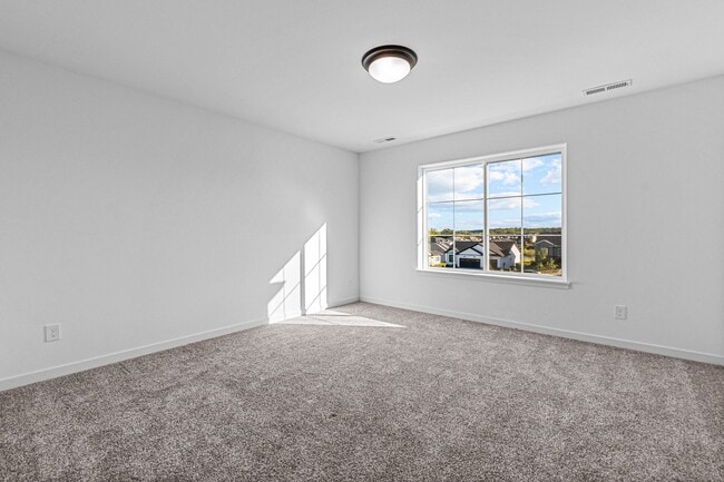 Building Photo - Spacious New Built, Great Location!