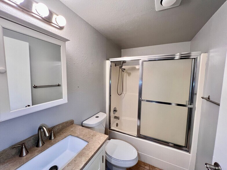 Building Photo - Bothell Landing Condo