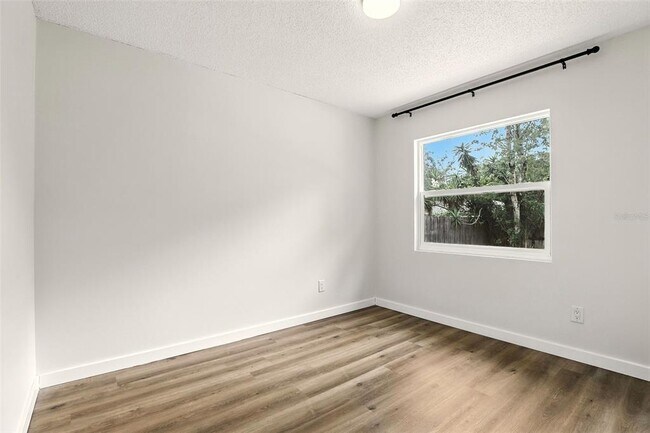 Building Photo - 102 Ventura Dr