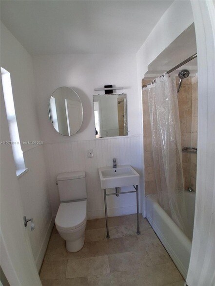 Building Photo - 4035 Meridian Ave