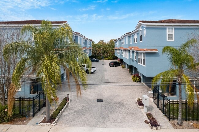 Building Photo - 3111 W De Leon St