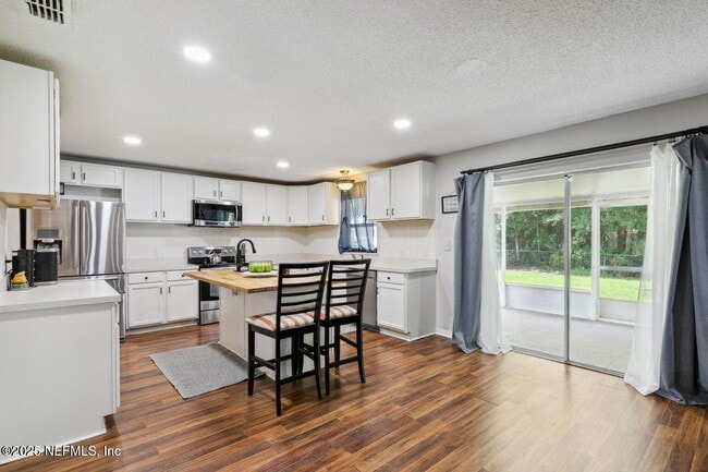 Building Photo - 8164 Foxdale Dr