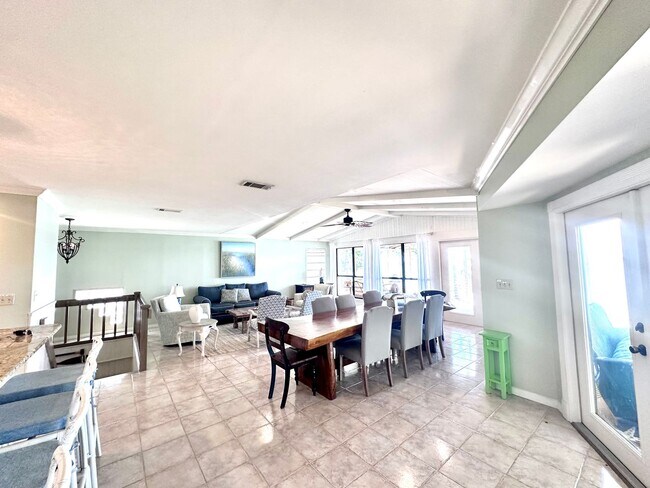 Building Photo - Beautiful 3B/3.5B Waterfront Fully Furnished Home available for Long-Term Rental!