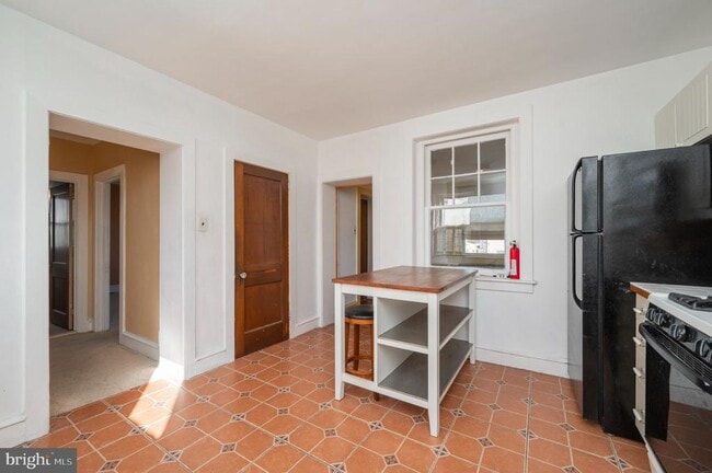 Building Photo - 5838 Henry Ave