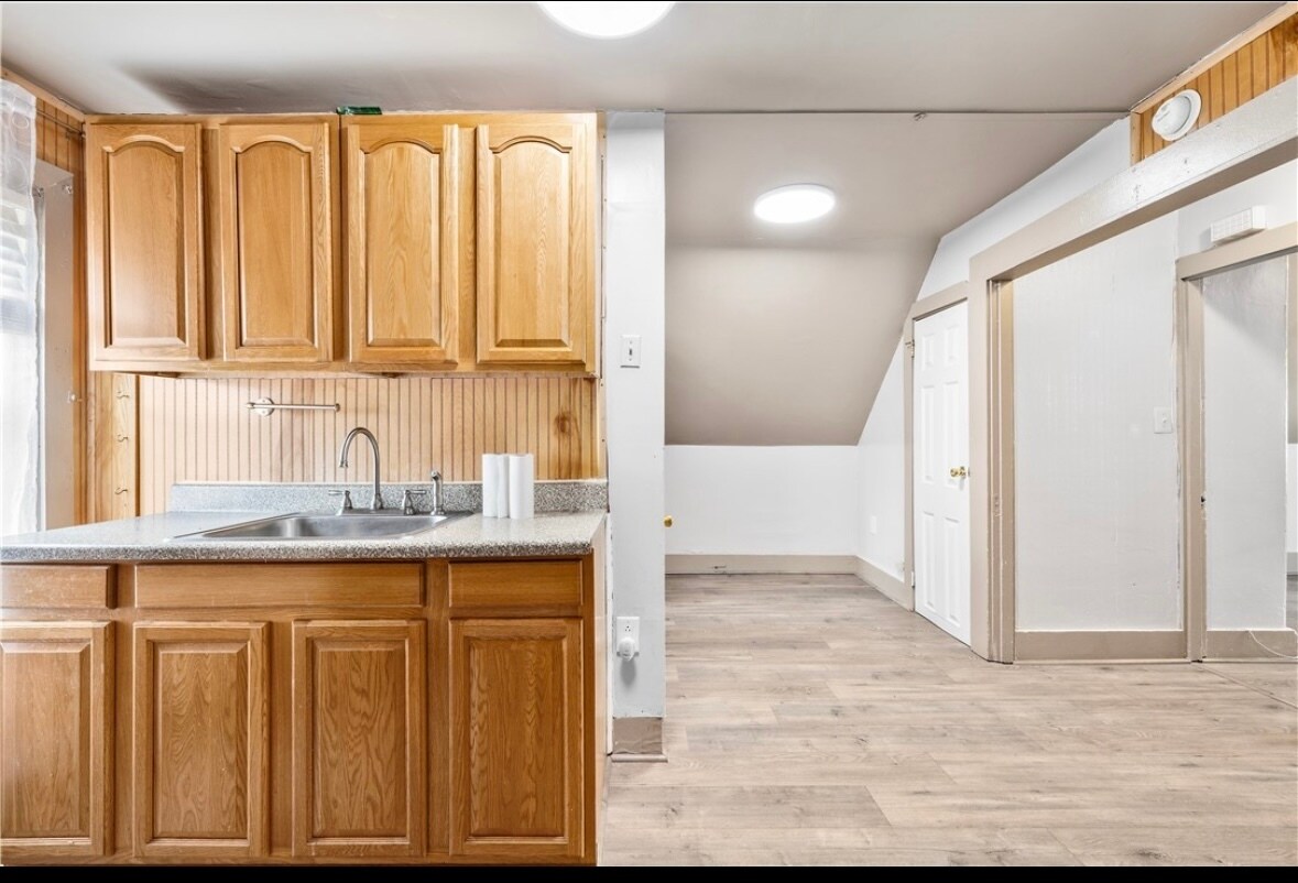 Townhouse/In Law Kitchenette - 35 Queen St