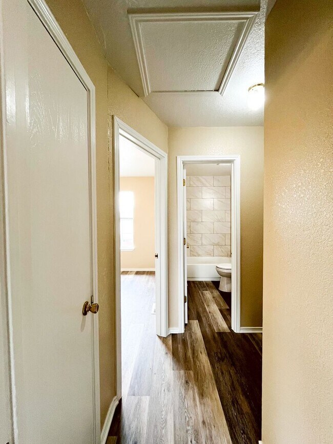 Building Photo - 4501 Jeff Scott Dr