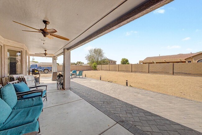 Building Photo - 8352 W San Juan Ave